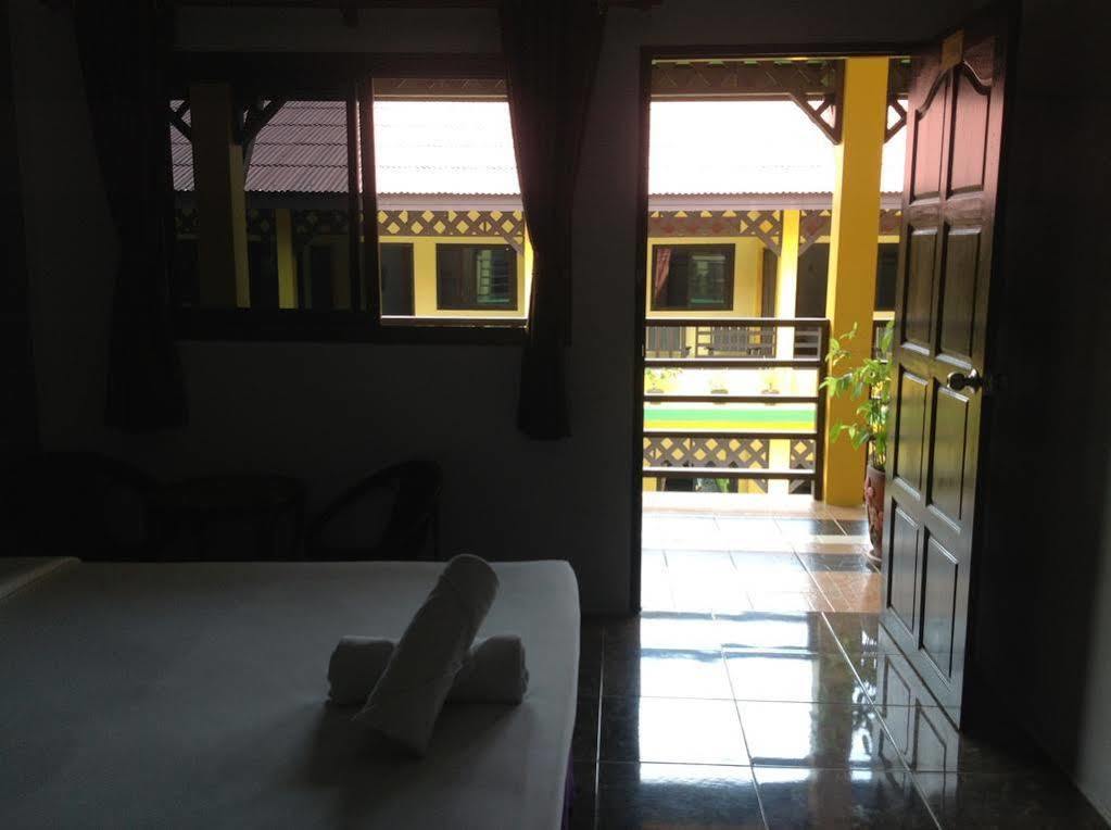 ฟ้าใสเฮาส์ Hotel เขาหลัก ภายนอก รูปภาพ